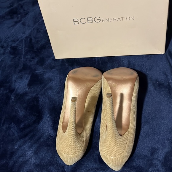 🛑 BCBG Cashew Close Toe Heel - Picture 2 of 5